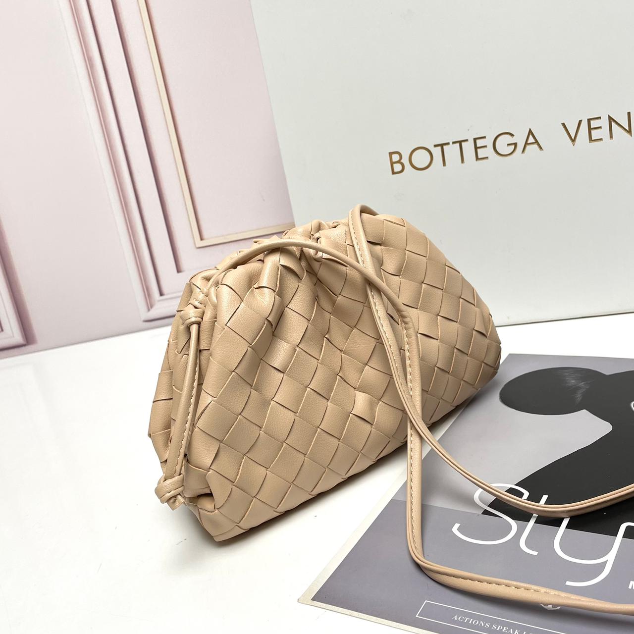Bottega Pouch Intrecciato small Bag